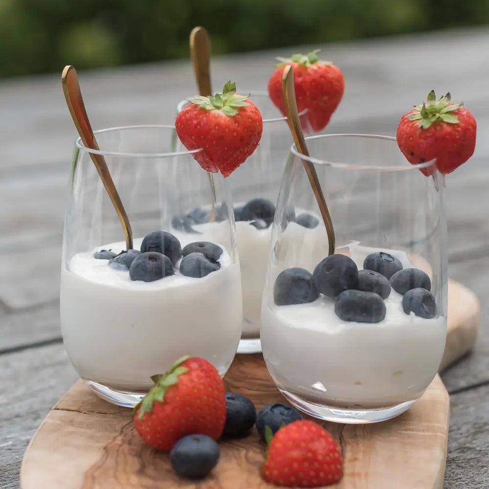 Onbreekbare glazen met yoghurt